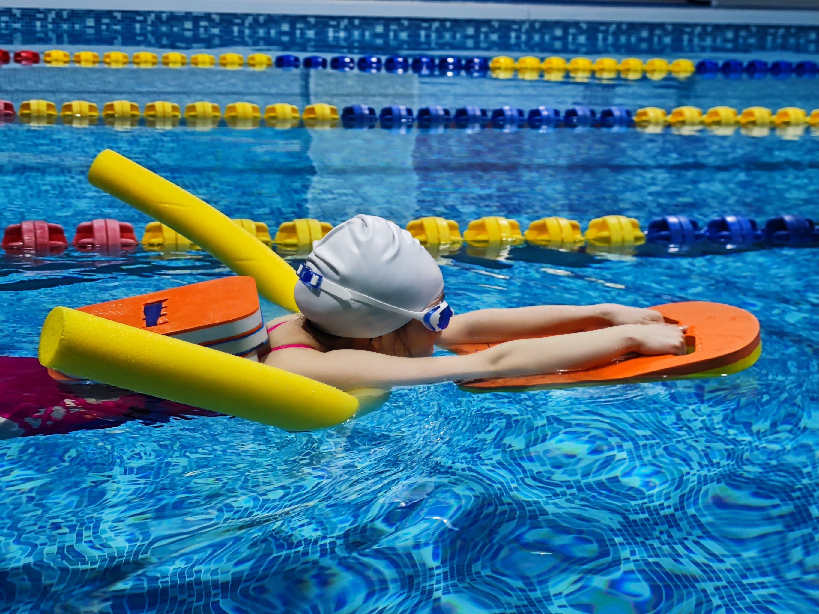 这家游泳馆非常不错,不拥挤,约起来游泳吧?