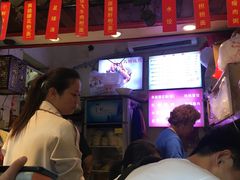 -爆炸头阿姨小四川正宗川味小吃(无任何分店)