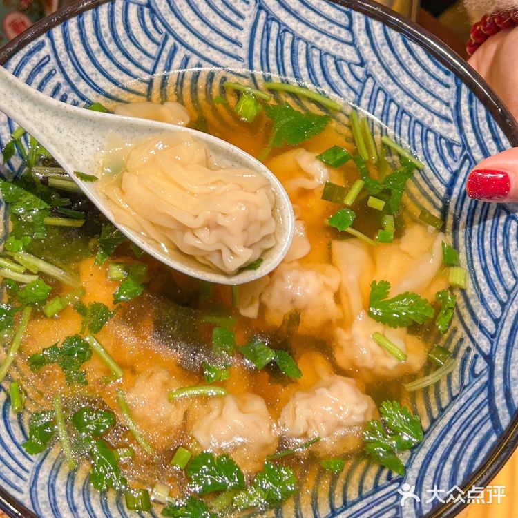 杭州滨江新开的这家东北烧烤店，真的是太火爆了！