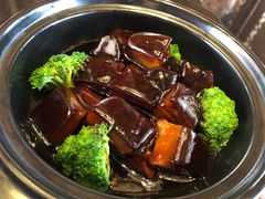 黑蒜普洱茶坛子肉-丽江金茂凯悦臻选酒店-滇香馆