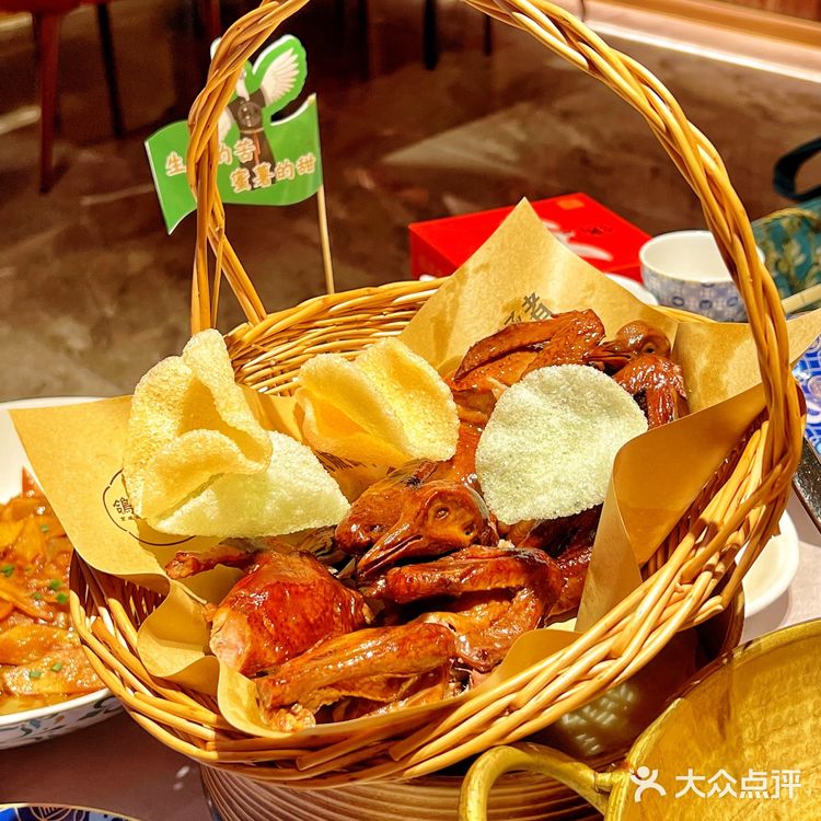 鸽子张家宴绝了！方庄宴请天花板，脆皮乳鸽封神