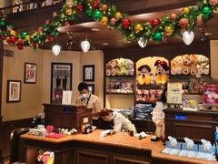 -小镇影院迪士尼小熊Duffy与他的朋友合影地