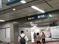 -体育场(地铁站)