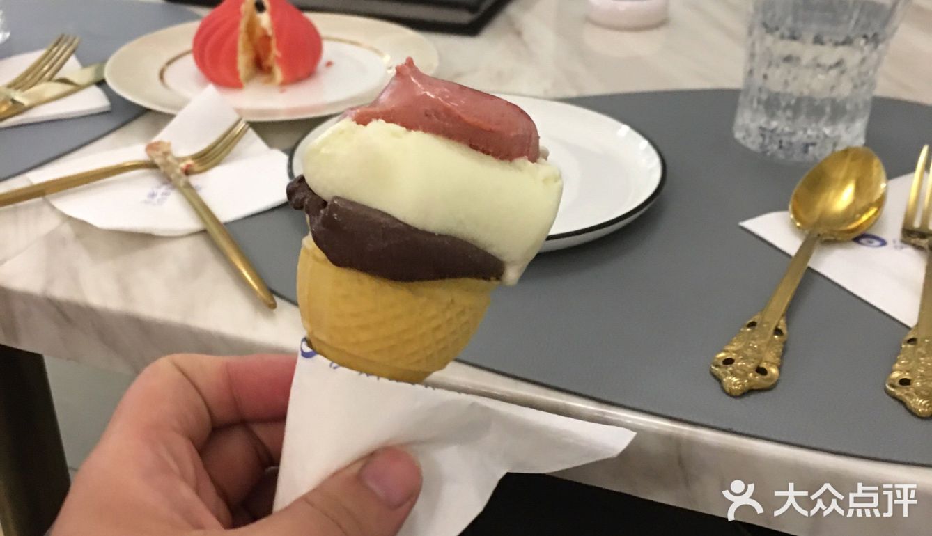 相信我，真的能体会到甜品的美妙之处，每一小块融入口中
