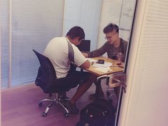 老师风采-菠萝国际教育专注Alevel·IGCSE·IB·AP·托福雅思培训辅导(静安校区)