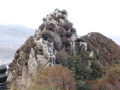 老爷山中途的小山峰-老爷山风景区