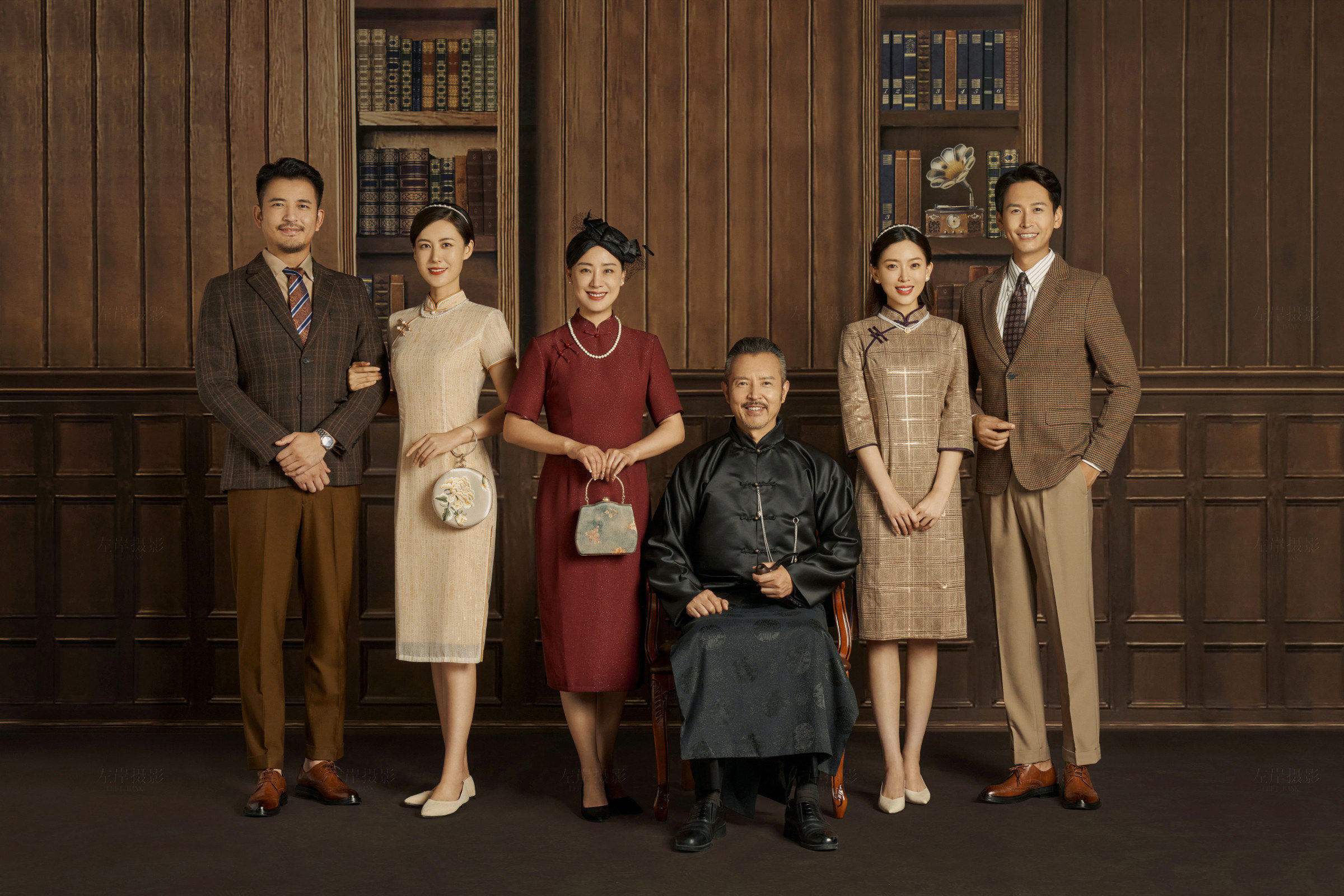 适合大家庭拍的全家福 两家人变一家人 家族全家福 
几代人聚集在一