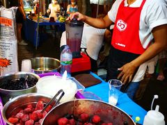 -席娜卡琳火车铁道夜市