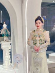 -艾米丽婚纱礼服