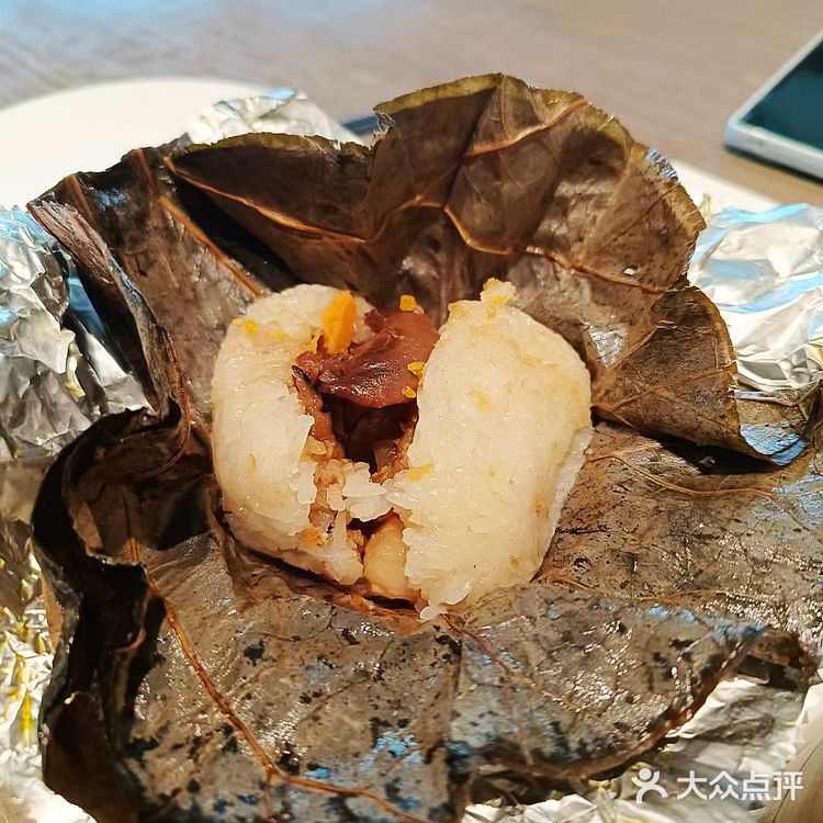 美食、江景与奢华的完美融合体验