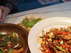 -阿瓦山寨·湘菜现炒·剁椒鱼头王(咸阳总店)