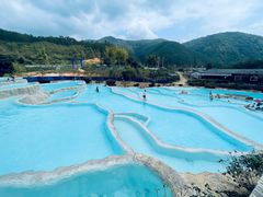 -十万大山布透温泉