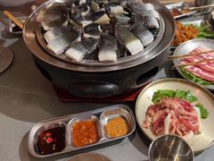-围炉肉舍丹东海鲜烤肉·烤活鳗(步行街店)