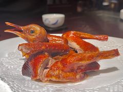吊烧乳鸽-潇湘华天大酒店-湘·悦美食街(芙蓉中路店)