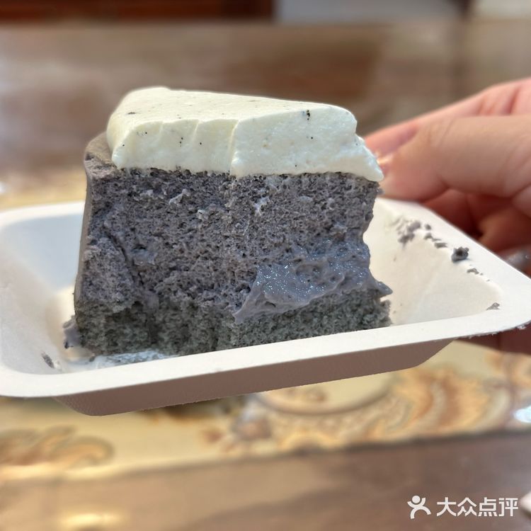 好利来新品 | 黑松露香草口味半熟芝士蛋糕测评