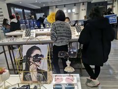 -宏宇眼镜蔡司依视路折扣店(兆佳眼镜城店)