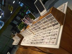 -MiRi眼镜连锁·蔡司·尼康控优点合作店(莘庄店)