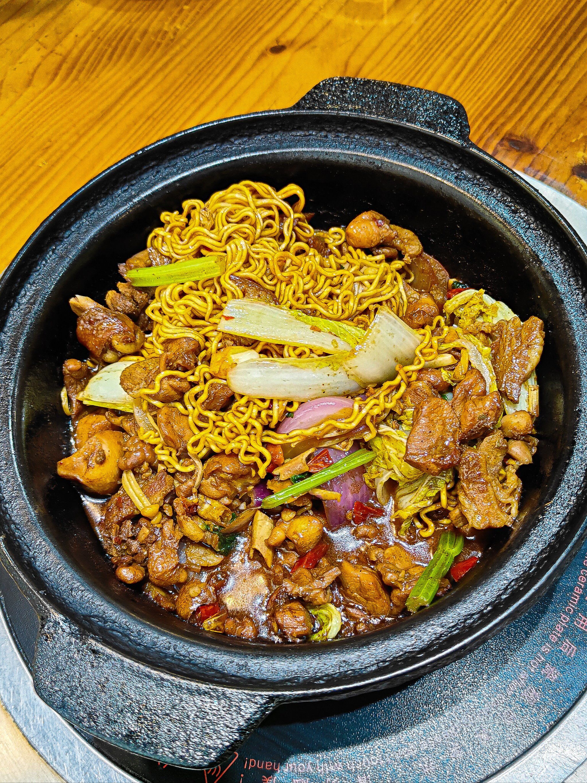 n味道也很棒,这一份才要18元,里面有金针菇,娃娃菜