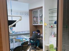 -瑞尔齿科(上海长风大悦城店)