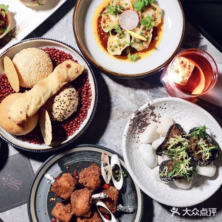 重庆探店｜一起去氛围感拉满高空酒吧吹吹秋天的风吧🌃