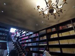 -钟书阁(松江泰晤士小镇店)