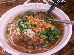 -爆炸头阿姨小四川正宗川味小吃(无任何分店)