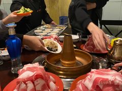 -洞庭洲·防空洞火锅·铜锅涮肉·烧烤(新百广场店)
