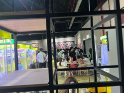 -飞吧潮玩运动蹦床游乐场
