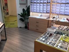-天空之镜眼镜店蔡司依视路配镜授权零售店(望京颐堤港店)