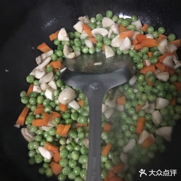 新鲜出炉的炒豌豆哦