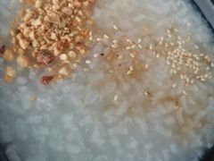 -鸿浩扒猪脚米线