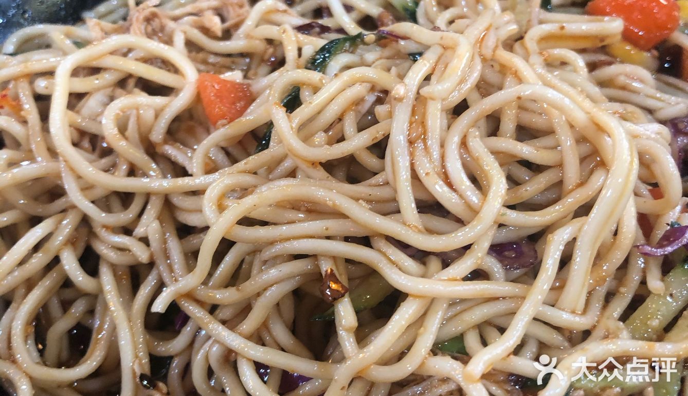 小吃种类繁多，价格不贵，分量很足，味道超级正宗