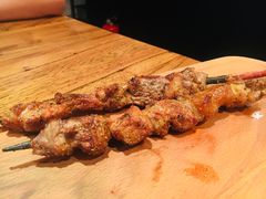 红柳羊肉串-阿里家·新疆烤肉酒場 by MIG