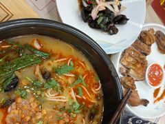 -花馬肆.云南过桥米线(汉神购物广场现场熬汤店)