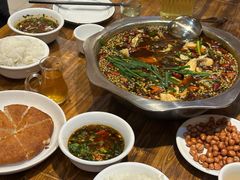 -乡土特色.冷锅鱼.牦牛肉汤锅