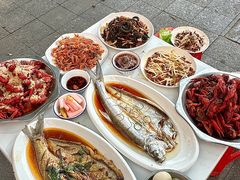 -丹水桥地锅鱼·翘嘴鲌·地方特色全鱼宴(丹江口大坝店)