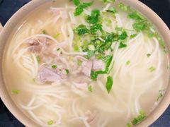-亮亮面馆(经六路店)
