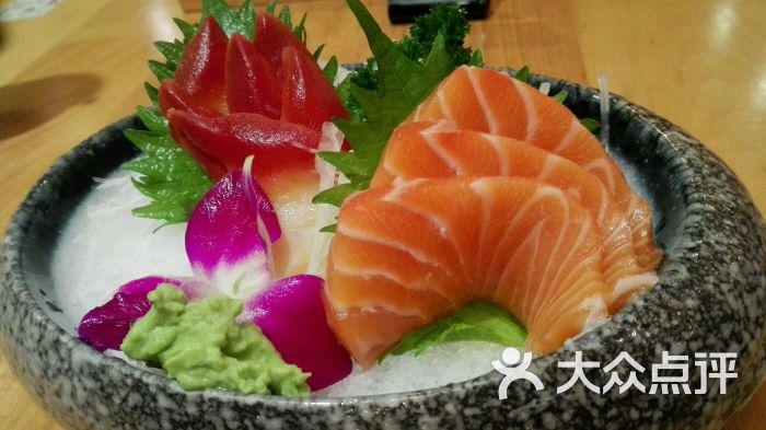 三文鱼北极贝刺身