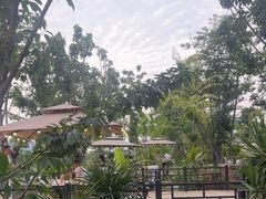 -茅草房·河畔园林火锅