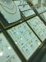 -万宝金楼(威海路店)