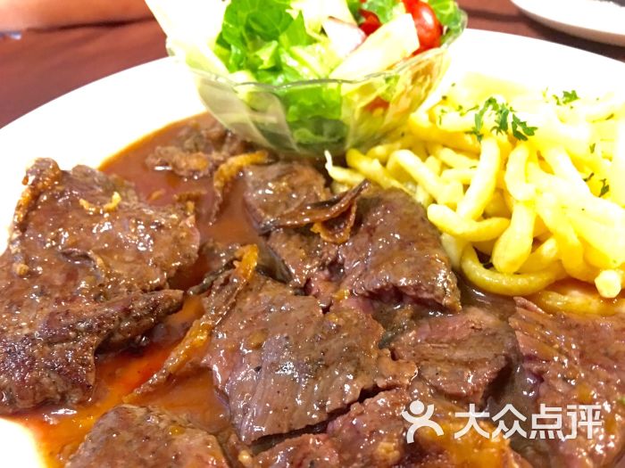 德国啤酒花园牛排图片 - 第2张