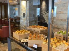 面包甜点陈列柜-长白山凯悦酒店·市集咖啡厅