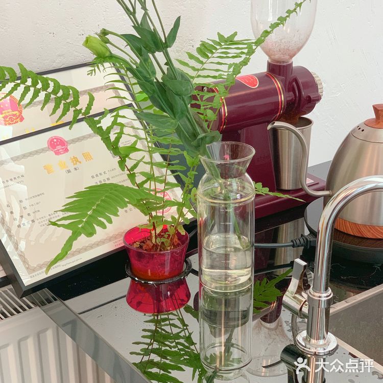 废墟里的超酷机车咖啡店🛺就是开着玩儿