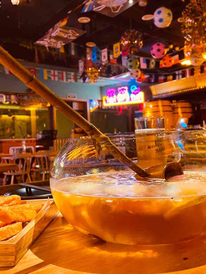 汉森熊啤酒屋精酿清吧(夫子庙店)-"地理位置:夫子庙旁边,曙光微酒店