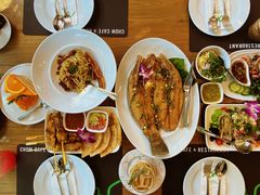 -Chom Cafe and Restaurant