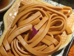 -老牌坊云南鱼豆花火锅(哈西万达店)