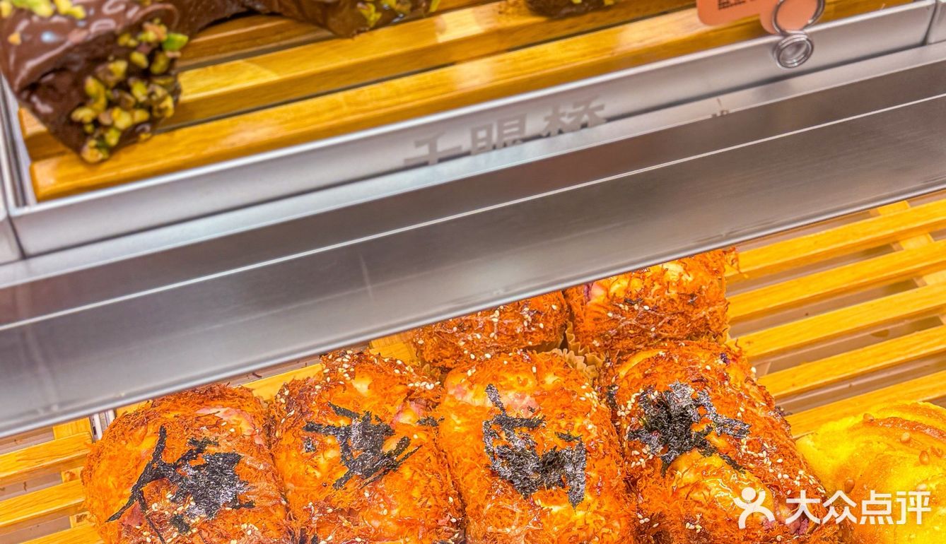 江南万达这么多人排队。。终于买到了！！