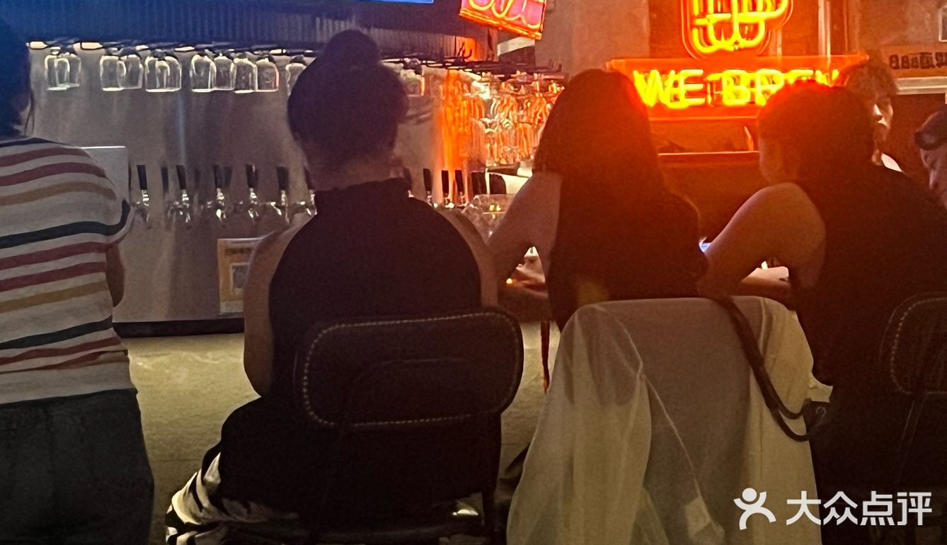 静安寺海派西餐搭精酿，这夜晚的味儿，对了！
