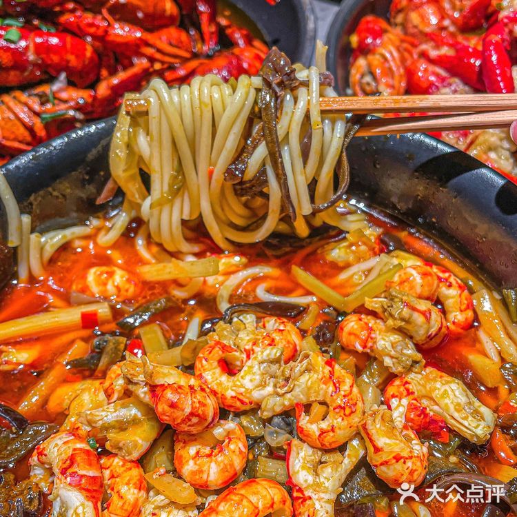 武汉必吃小龙虾🦞它家的螺蛳粉小龙虾太绝了