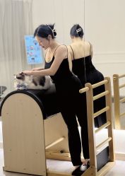 -闺蜜瑜伽·普拉提女性塑形馆